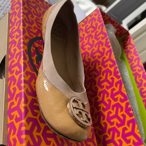 Tory Burch flats size 7M - Picture 2 of 6